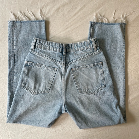 Light wash, frayed hem, size 2 zara straight jean - Picture 3 of 4